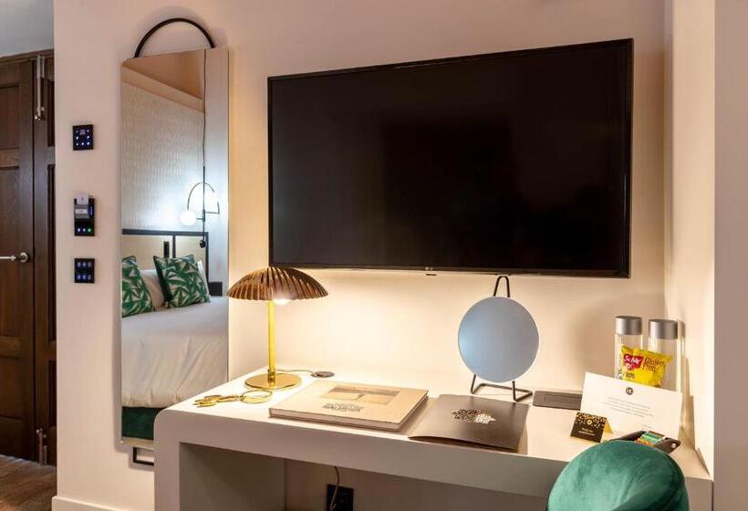 Habitación Deluxe, Claude Marbella