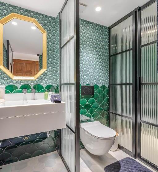 Habitación Deluxe, Claude Marbella