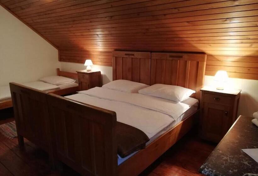 Habitació Triple Estàndard Bany Compartit, Guesthouse Arnika