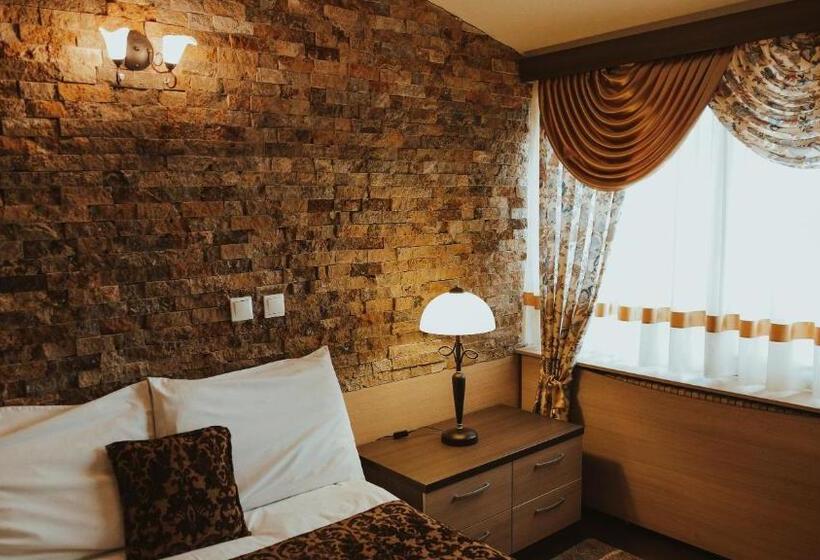 اتاق اکونومی, Sumski Feneri