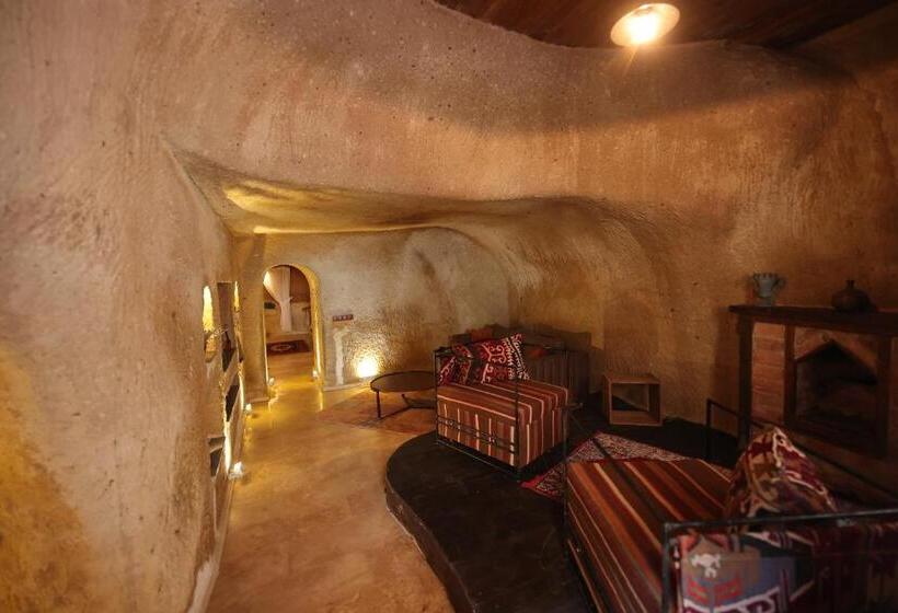 스위트 킹사이즈 침대, Alice In Cappadocia