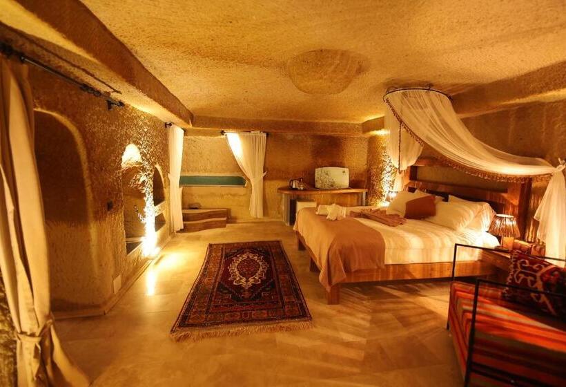 스위트 킹사이즈 침대, Alice In Cappadocia