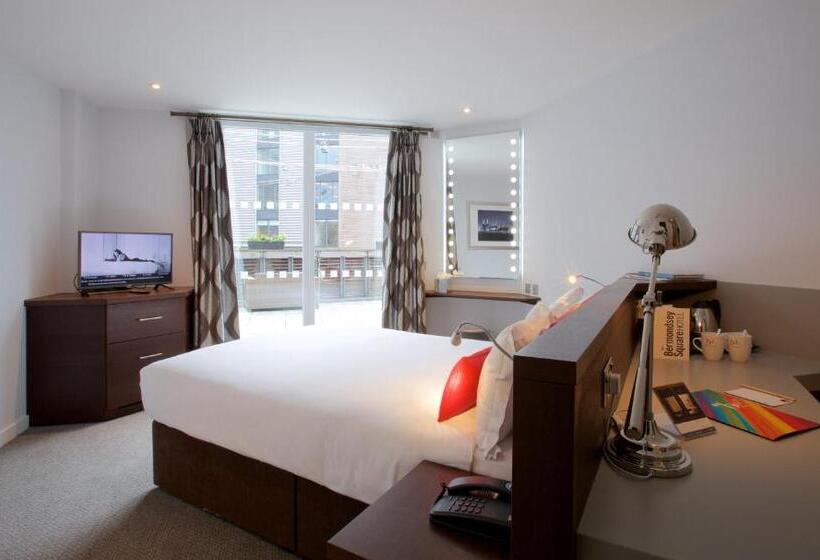 Номер Стандарт с Террасой, Bermondsey Square Hotel   A Bespoke