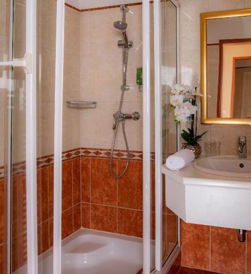 Семейный Номер, Thermenhotel Vier Jahreszeiten