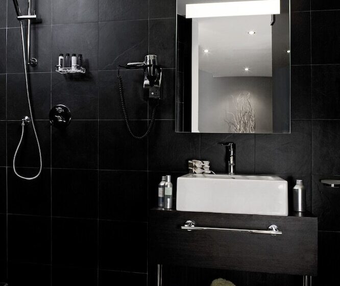 Standard Room, Twenty One