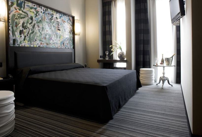 Standard Room, Twenty One