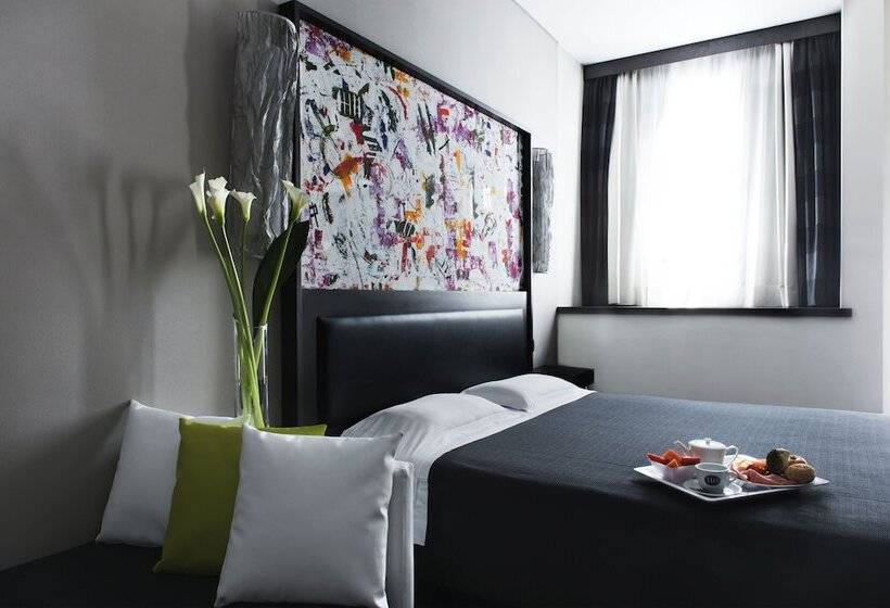 Standard Triple Room, Twenty One
