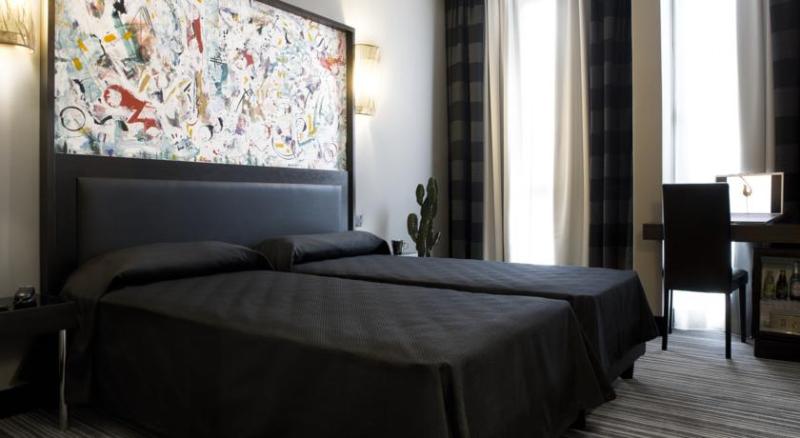 Standard Room, Twenty One