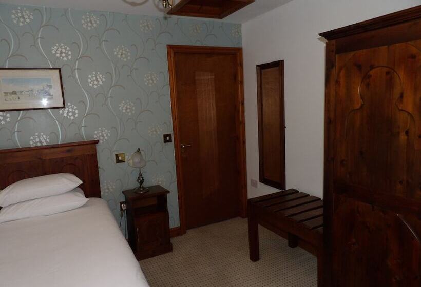 اتاق استاندارد یک نفره, The Bull Hotel