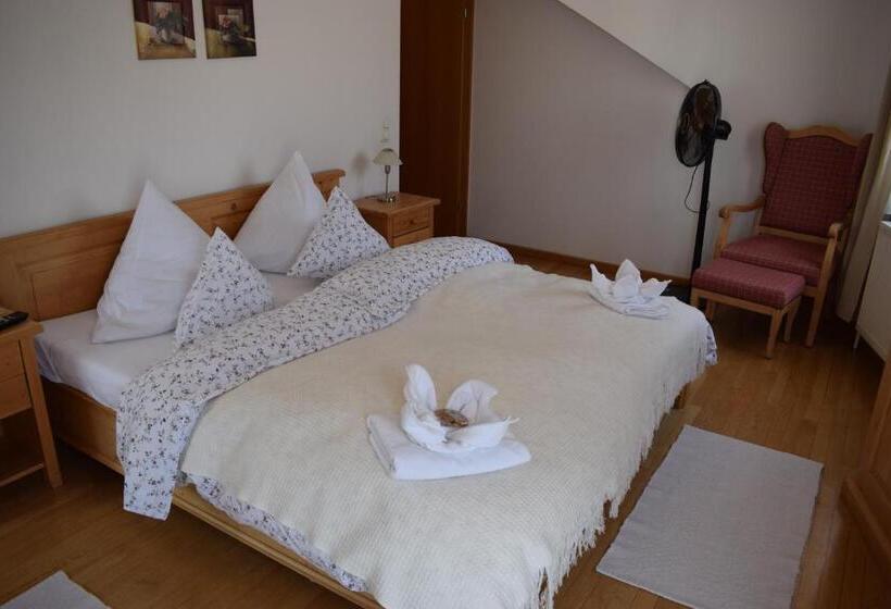 غرفة عائلية, Frühstückspension Josefinum