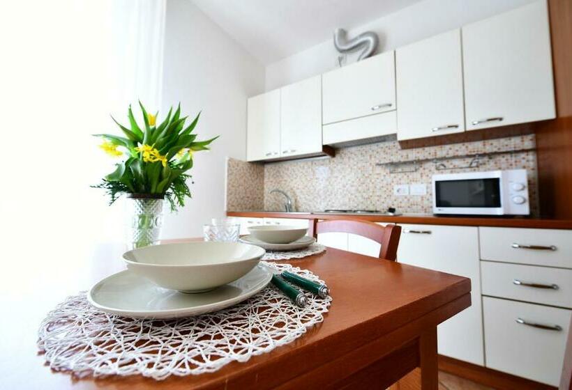 استودیوی استاندارد, Residence Marlin