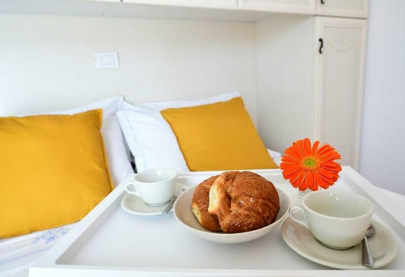 استودیوی استاندارد, Residence Marlin