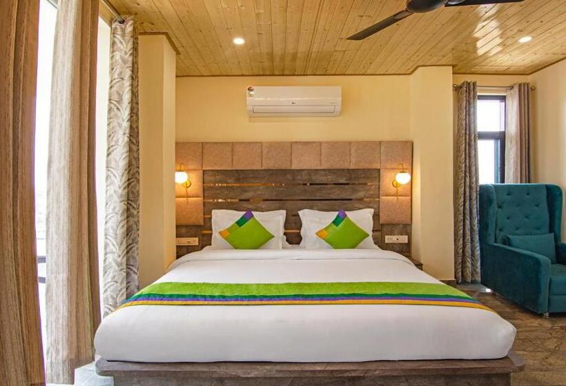 Quarto Superior, Treebo Ortus Residency