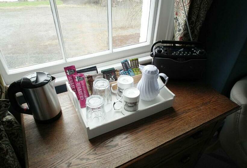 اتاق لوکس با چشم‌انداز باغ, Upper Buckton B&b