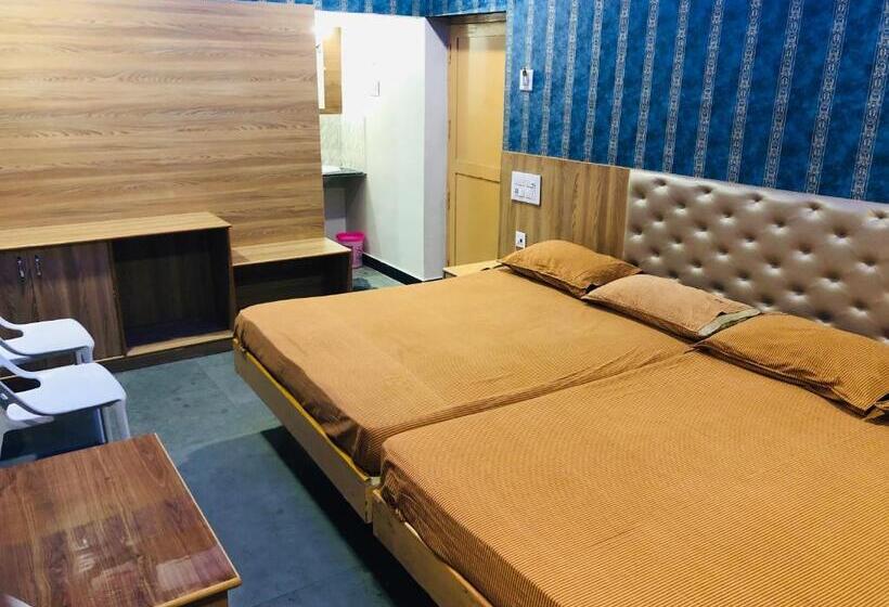 Четырехместный Номер Стандарт, C M Hotel New