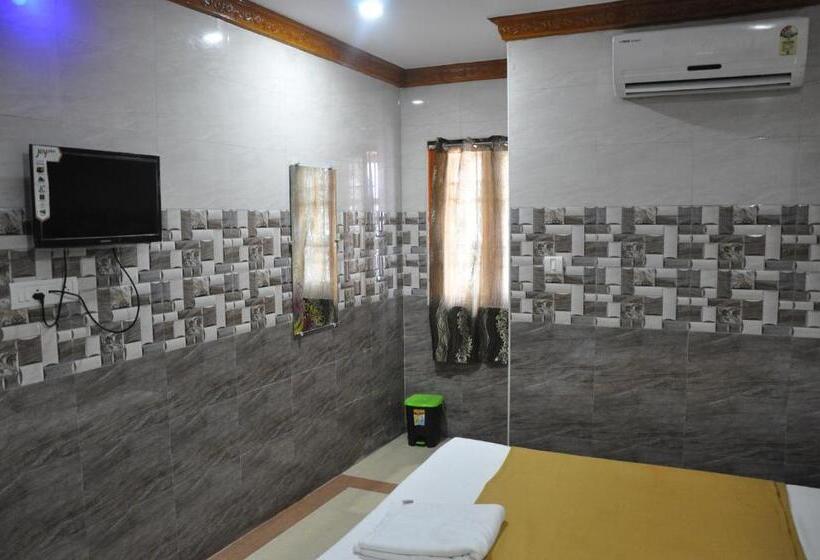 Четырехместный Номер Стандарт, C M Hotel New