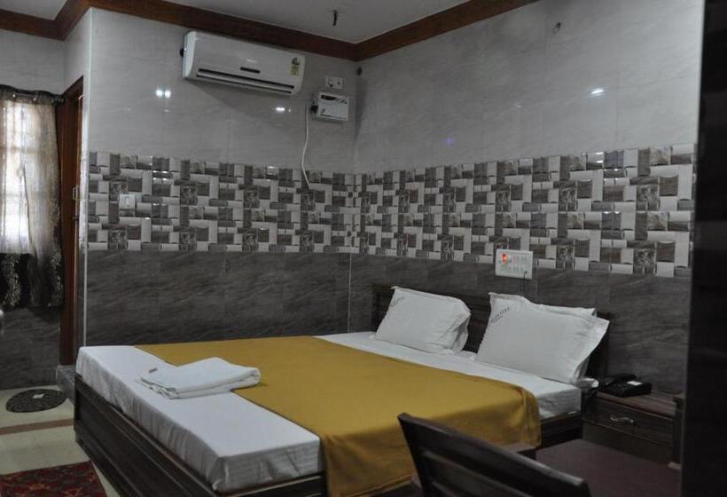 Трехместный Номер Deluxe, C M Hotel New