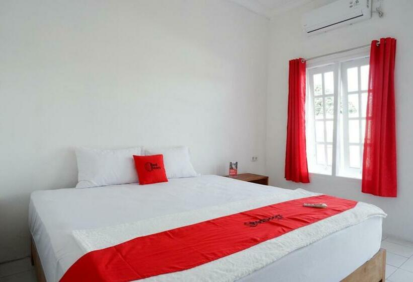 디럭스 룸, Reddoorz Plus Near Ums Solo