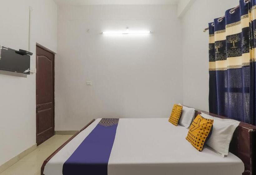 Номер Стандарт Трехместный, Spot On Sahyadri Inn