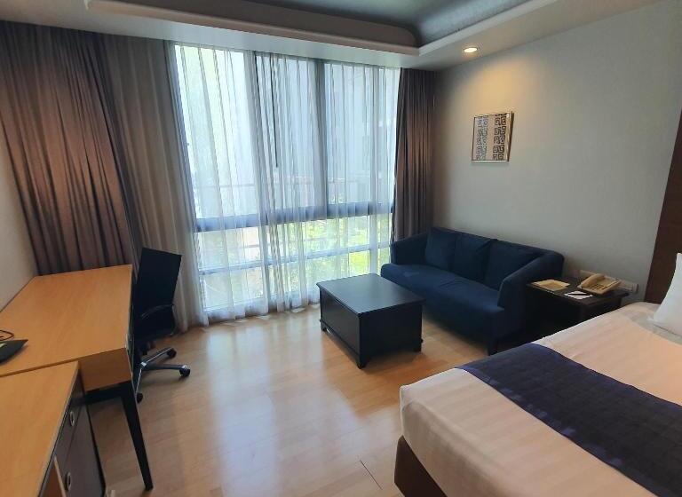 Escritório Superior, Admiral Premier Bangkok