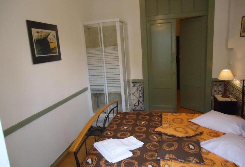 Quarto Estandar com Sacada, New Aljubarrota Guest House