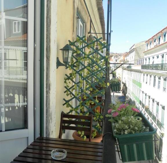 Quarto Estandar com Sacada, New Aljubarrota Guest House