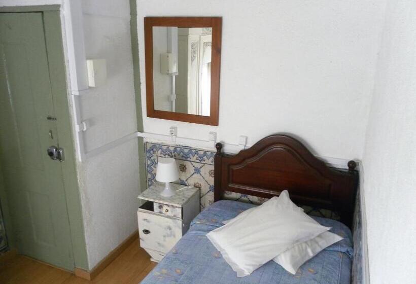 Quarto Estandar Individual Banheiro Compartilhado, New Aljubarrota Guest House