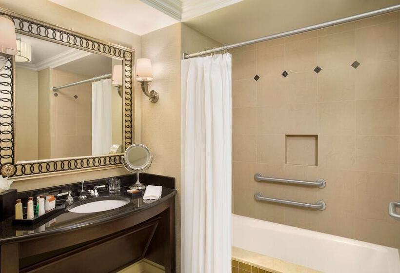 اتاق لوکس با چشم‌انداز, Waldorf Astoria Orlando   An Official Walt Disney World®