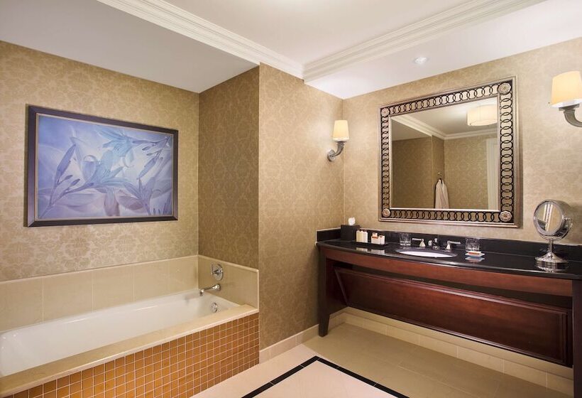 سوئیت با چشم‌انداز, Waldorf Astoria Orlando   An Official Walt Disney World®