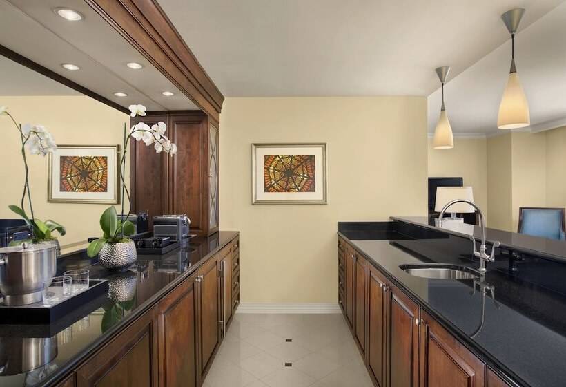 سوئیت با چشم‌انداز, Waldorf Astoria Orlando   An Official Walt Disney World®