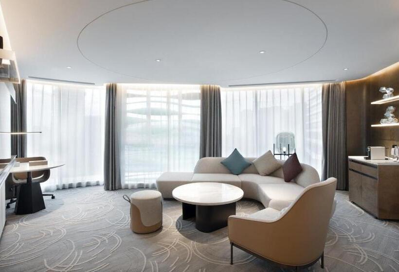 سوییت, Crowne Plaza Wuhan Optics Valley, An Ihg