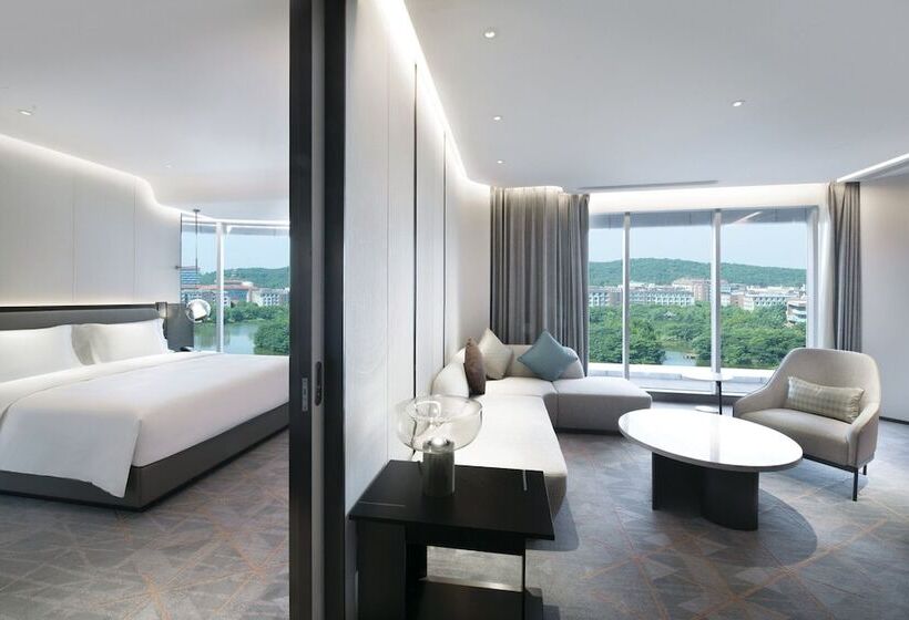 سوییت, Crowne Plaza Wuhan Optics Valley, An Ihg