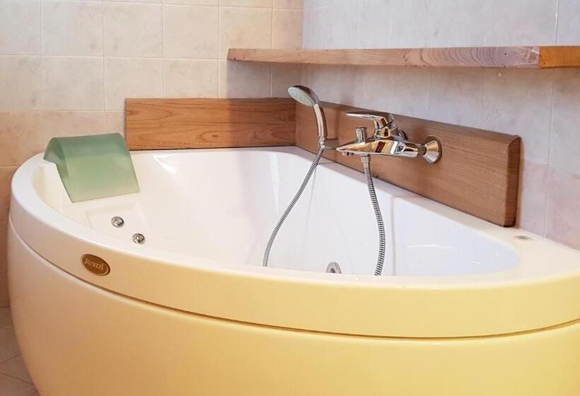 اتاق استاندارد با وان آب گرم, Eurohotel Mountain Wellness