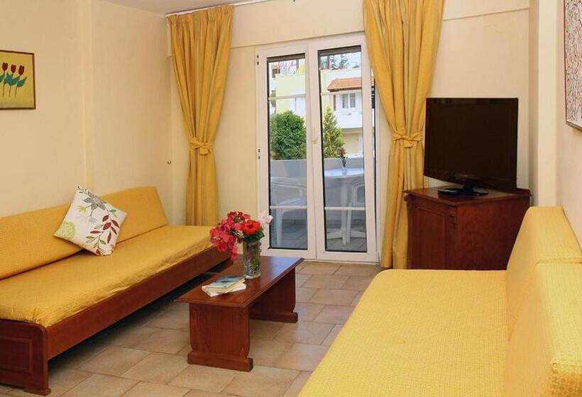 اتاق خانوادگی, Alexander House