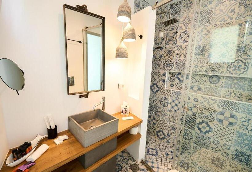 اتاق راحتی با چشم‌انداز دریا, Bellissimo Resort