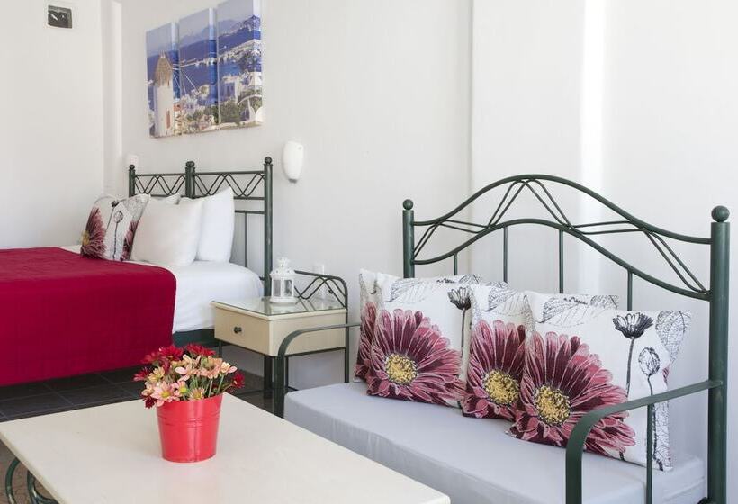 اتاق سوپریور با چشم‌انداز استخر, Bellissimo Resort
