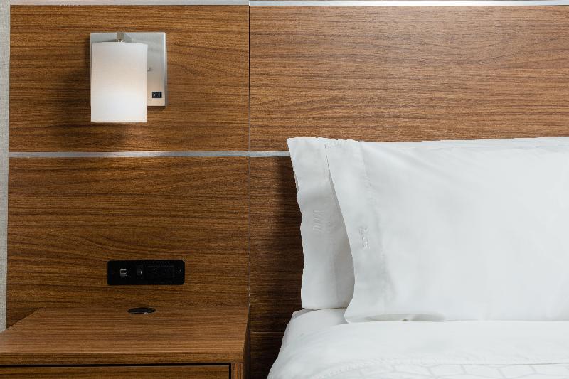 キングサイズベッドのスイートルーム, Holiday Inn Express Grande Prairie, An Ihg