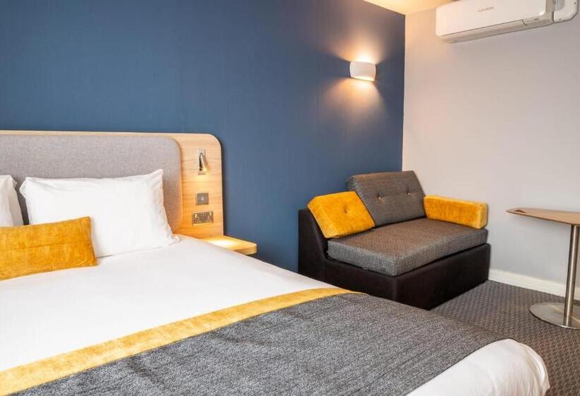 Номер Стандарт, Knowsley Inn & Lounge