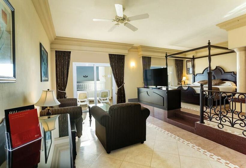 سوییت جونیور با چشم‌انداز دریا, Riu Emerald Bay - All Inclusive
