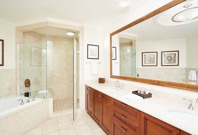 سوئیت با چشم‌انداز, Seven Stars Resort & Spa