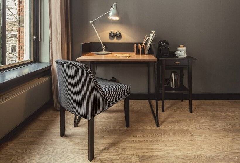 Номер Deluxe, Post Plaza Hotel & Grand Café