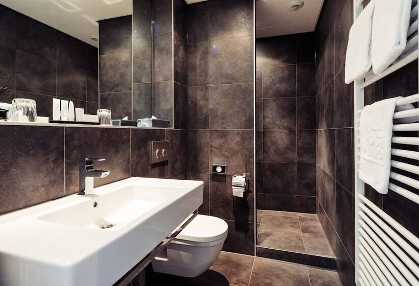 Номер Deluxe, Post Plaza Hotel & Grand Café