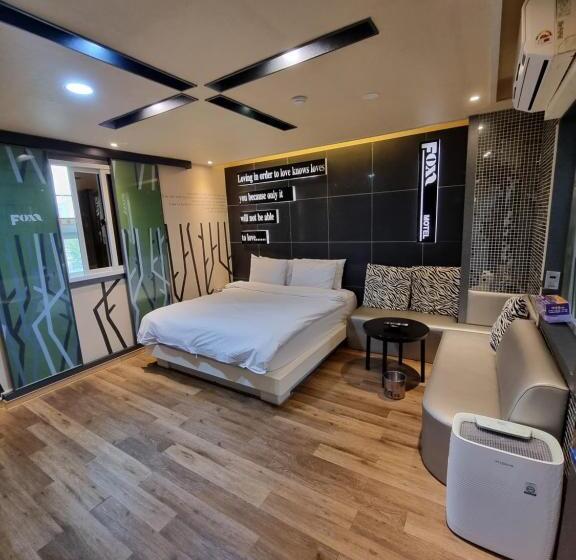 اتاق لوکس, Fox Motel