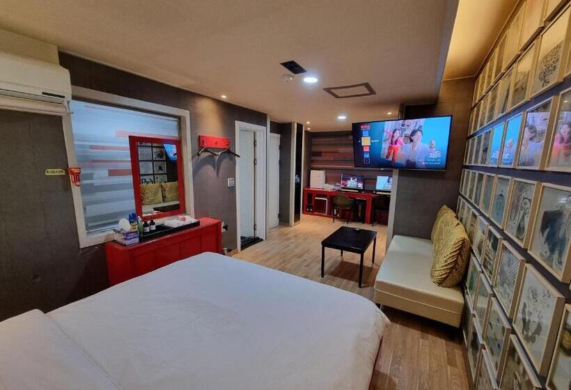 اتاق لوکس سه تخته, Fox Motel
