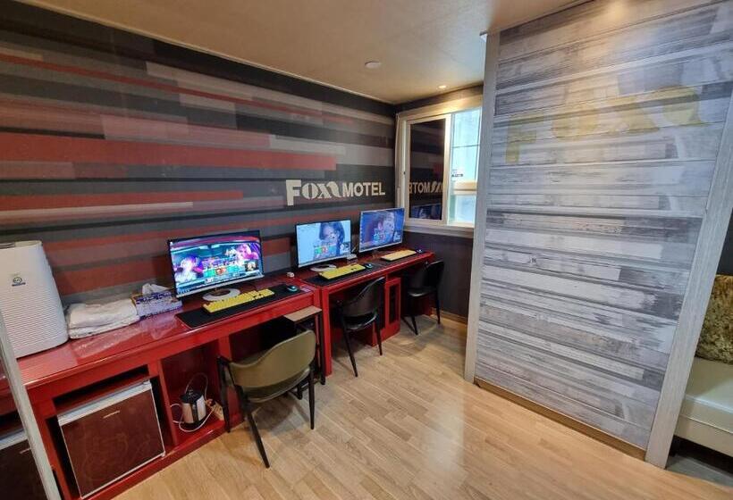 اتاق لوکس سه تخته, Fox Motel