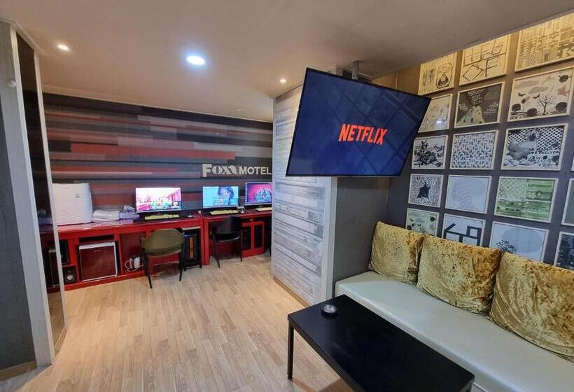 اتاق لوکس سه تخته, Fox Motel