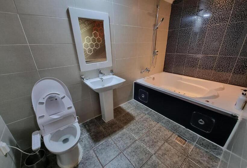 اتاق لوکس چهار تخته, Fox Motel
