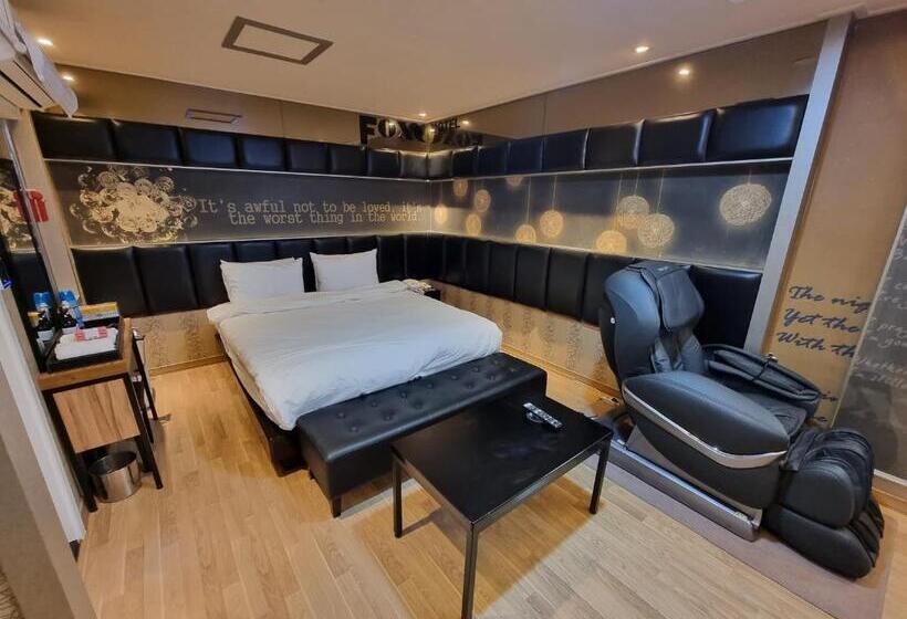 اتاق سوپریور, Fox Motel