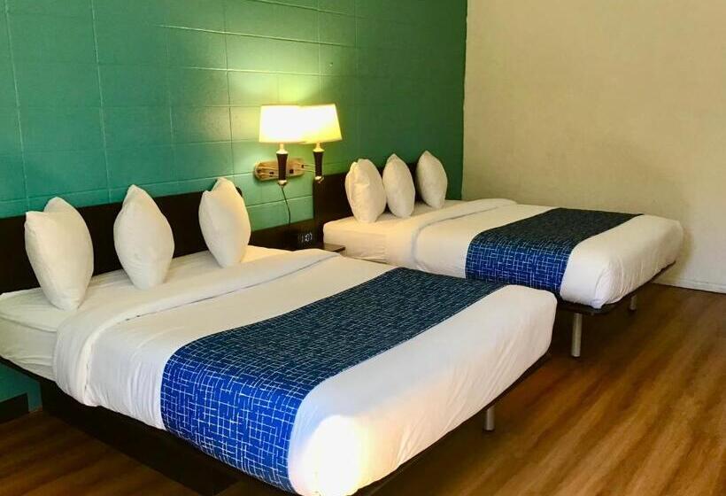 Номер Стандарт, Travelodge Inn & Suites By Wyndham Missoula University Park