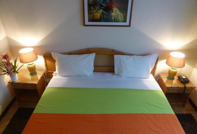 بانگلوی استاندارد, Club Santana Beach & Resort
